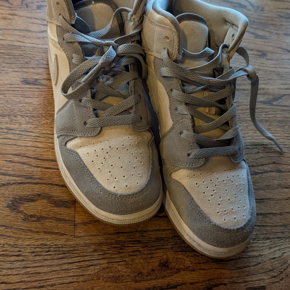 Nike Kids Sneakers - Gray and Cream